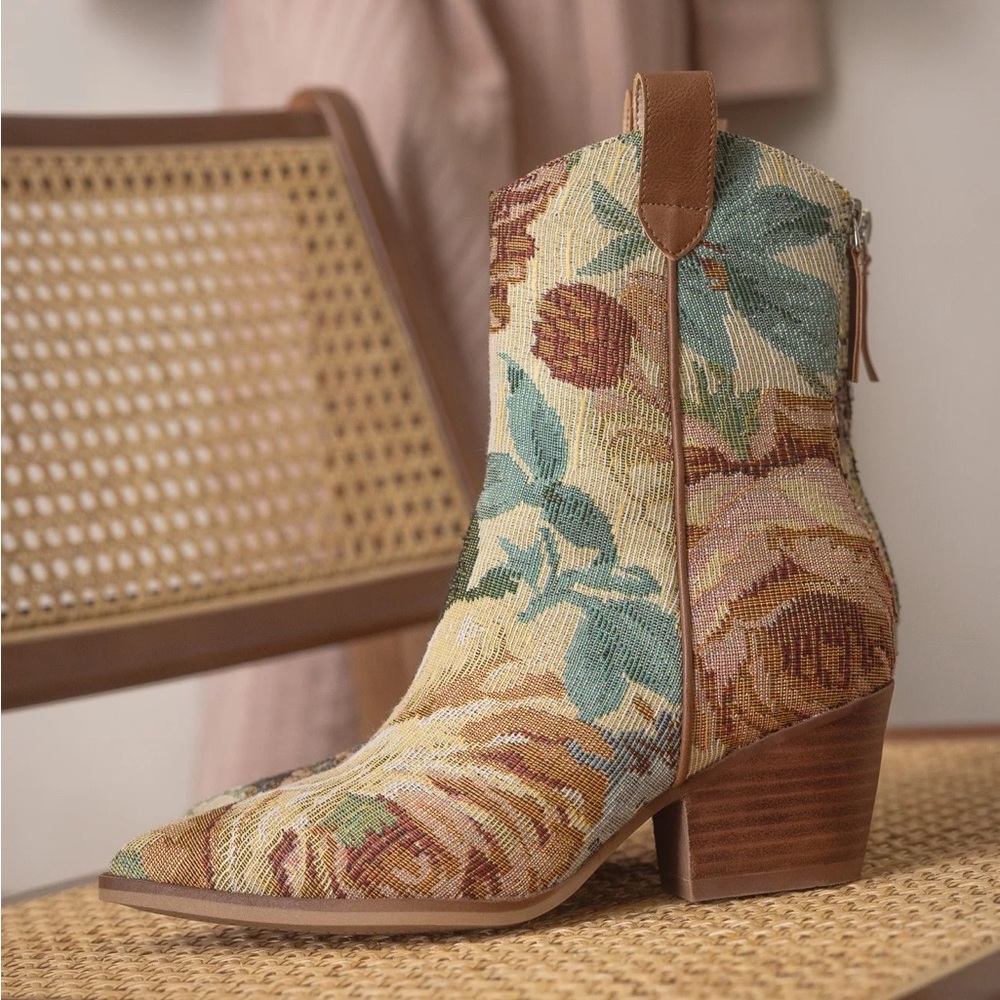 NWT Vintage Floral jacquard tapestry western Boot- vegan leather New Kaiya boots - Picture 7 of 16